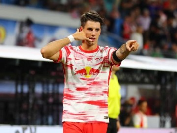 AYX爱游戏中国-虽迟但到，半年没白等！索博斯洛伊上演梦幻处子秀