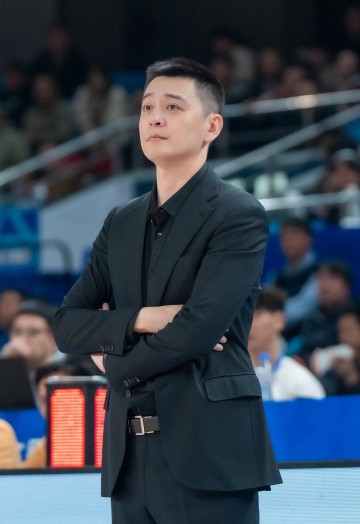 爱游戏全站-刚宣布离队，杨鸣闪电上岗！首秀日公布