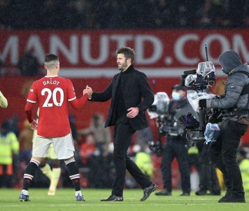 爱游戏入口-记者：曼联始终力挺达洛特，希望卡里克上任就表达对他的支持