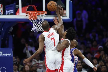 爱游戏手机版-丢掉一半罚球！因漏判逃过一劫 但基本功糟糕还是让火箭输掉比赛